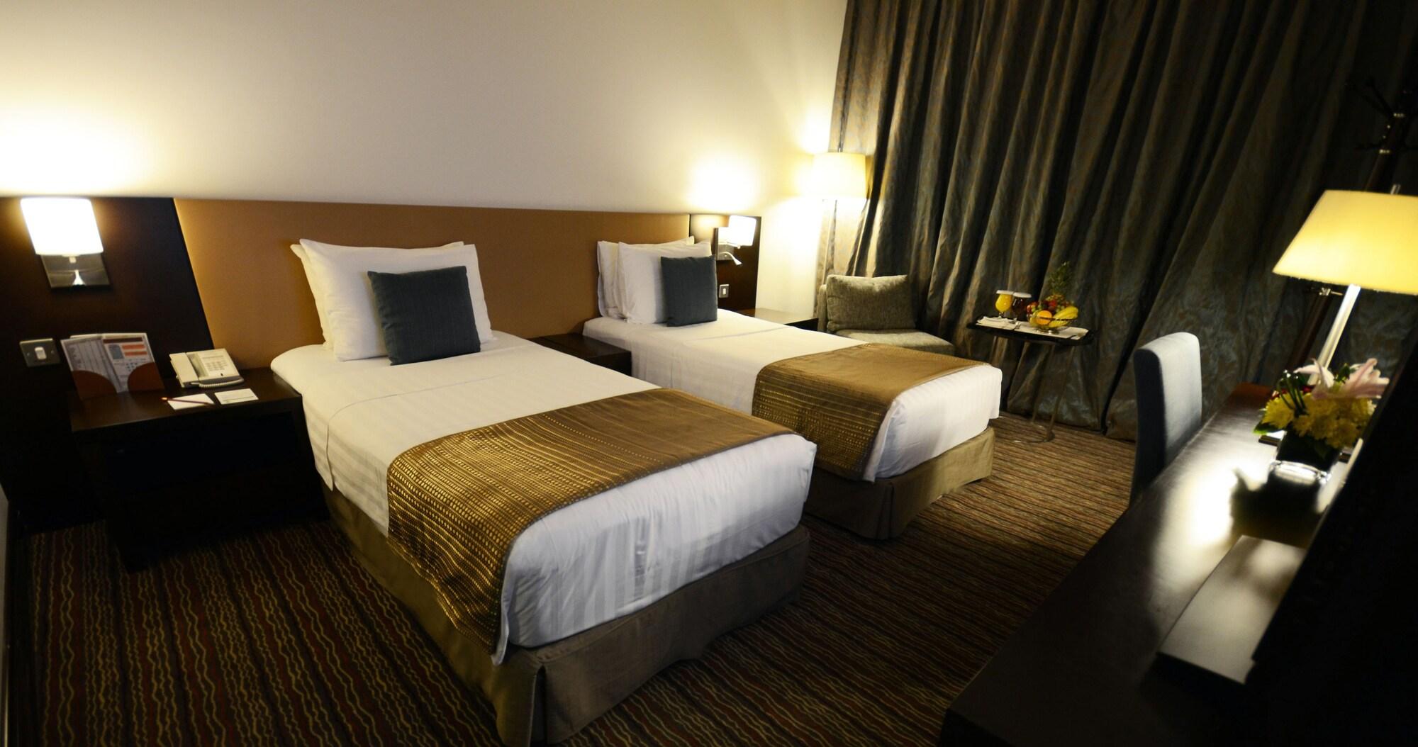 Safir Hotel Doha Exteriör bild