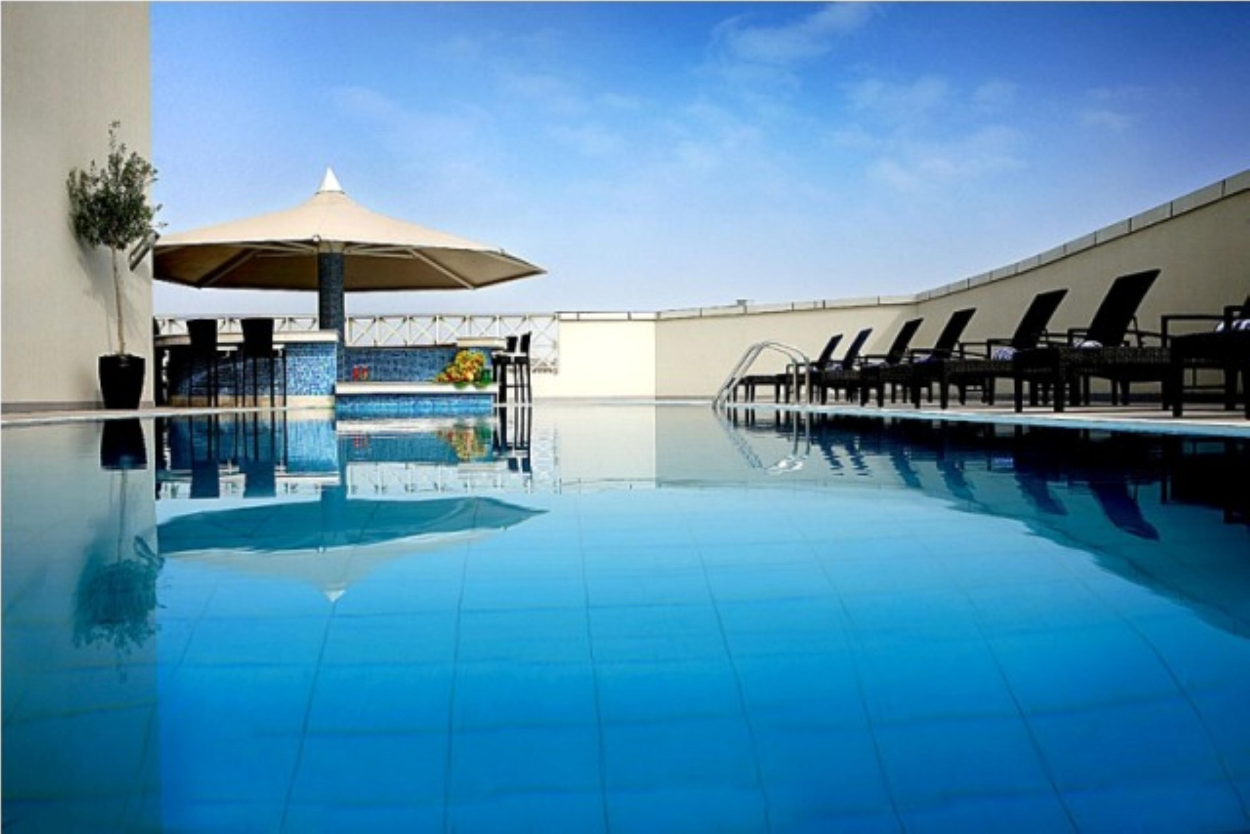 Safir Hotel Doha Exteriör bild