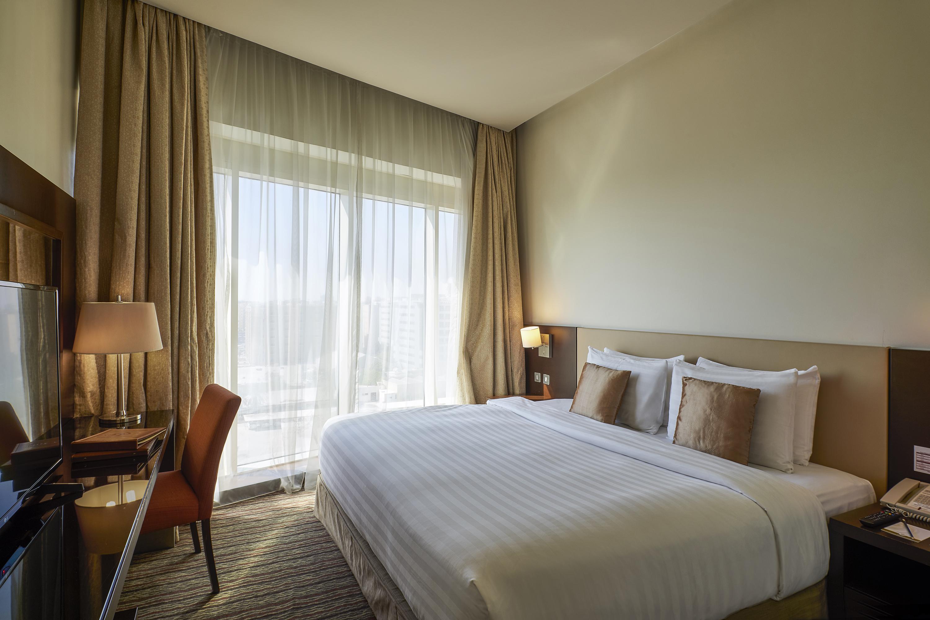 Safir Hotel Doha Exteriör bild