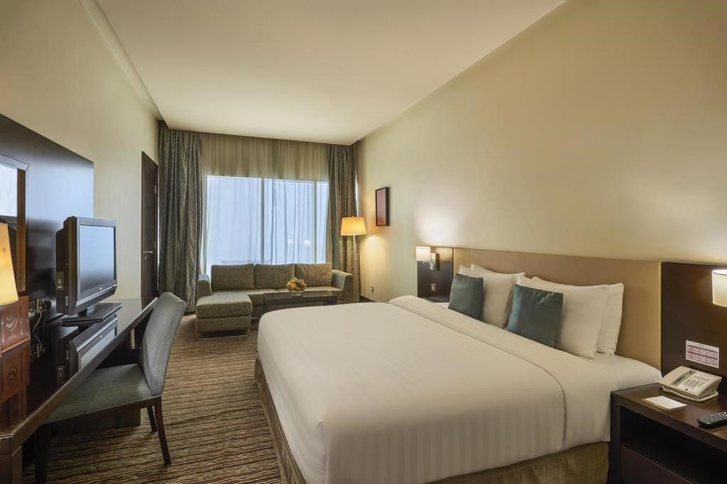 Safir Hotel Doha Exteriör bild