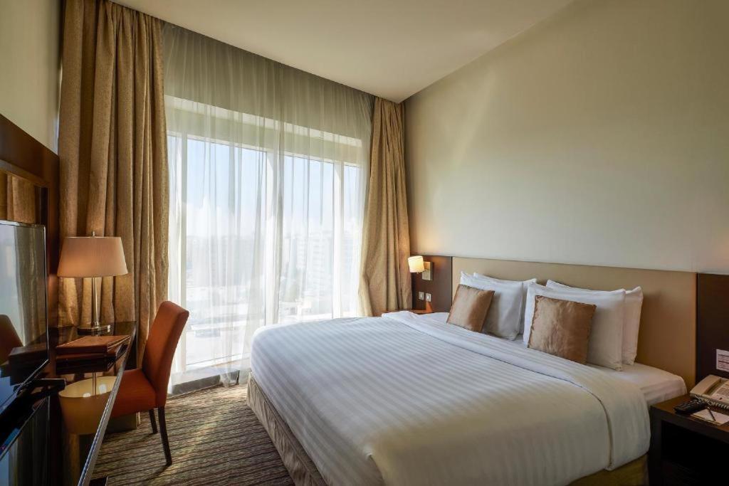 Safir Hotel Doha Exteriör bild