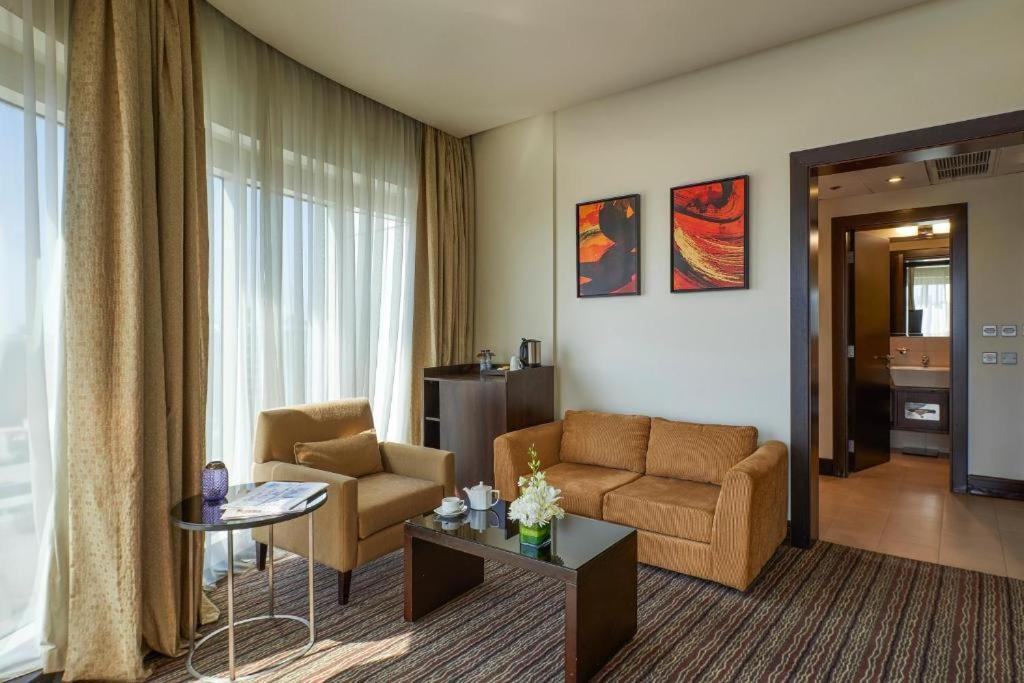 Safir Hotel Doha Exteriör bild