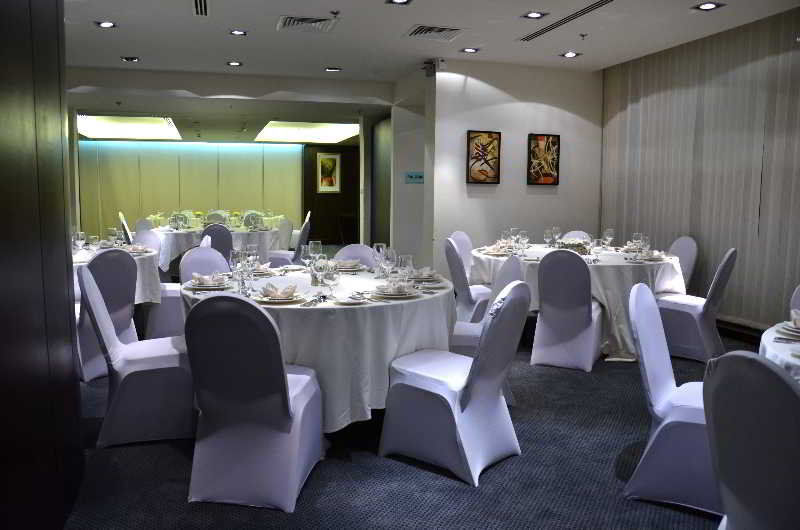 Safir Hotel Doha Exteriör bild