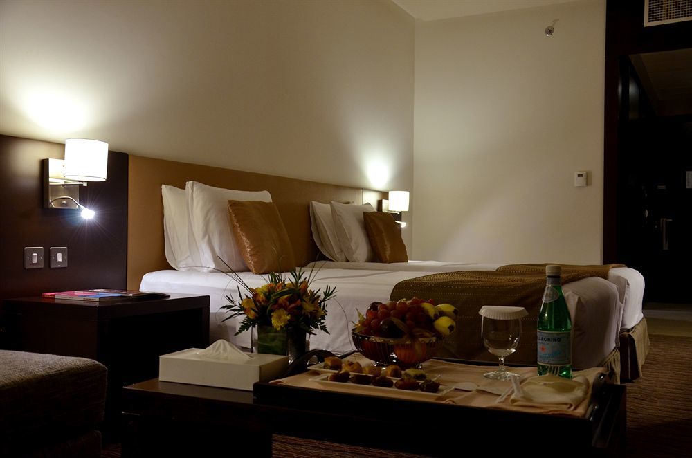 Safir Hotel Doha Exteriör bild