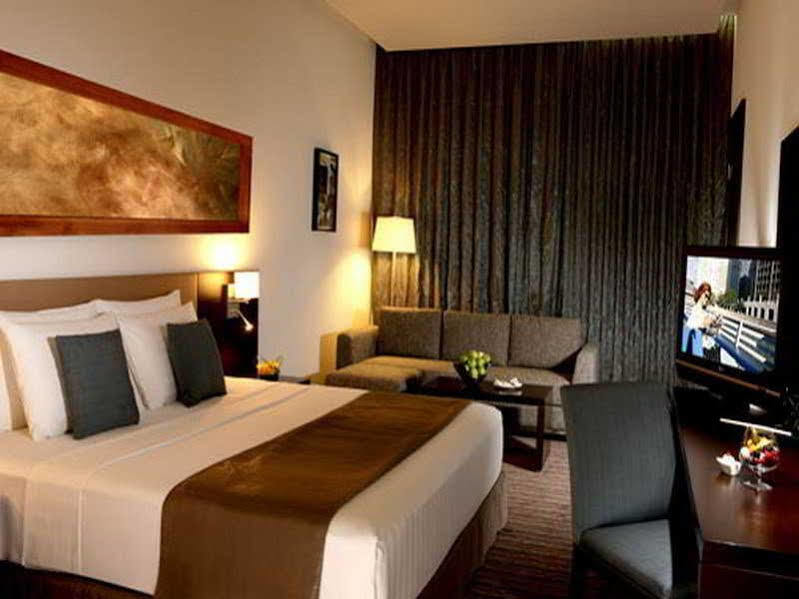 Safir Hotel Doha Exteriör bild