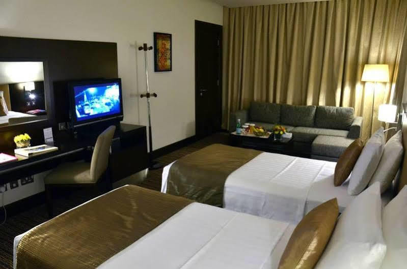 Safir Hotel Doha Exteriör bild